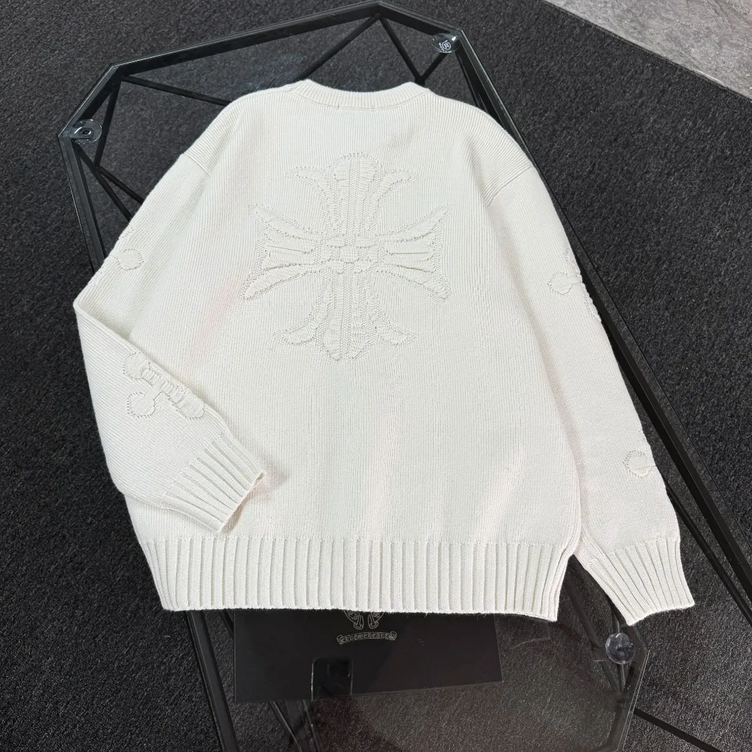 P290 Chrome Hearts 26 high-version wool knitted round-neck sweaters. High-end custom-made 500g sweater fabric. No deformation, no shrinkage, complete with three labels, same style for men and women. Process: The wool is knitted by a 7-needle imported machine. Color: 3 colors. SIZE: XS-L